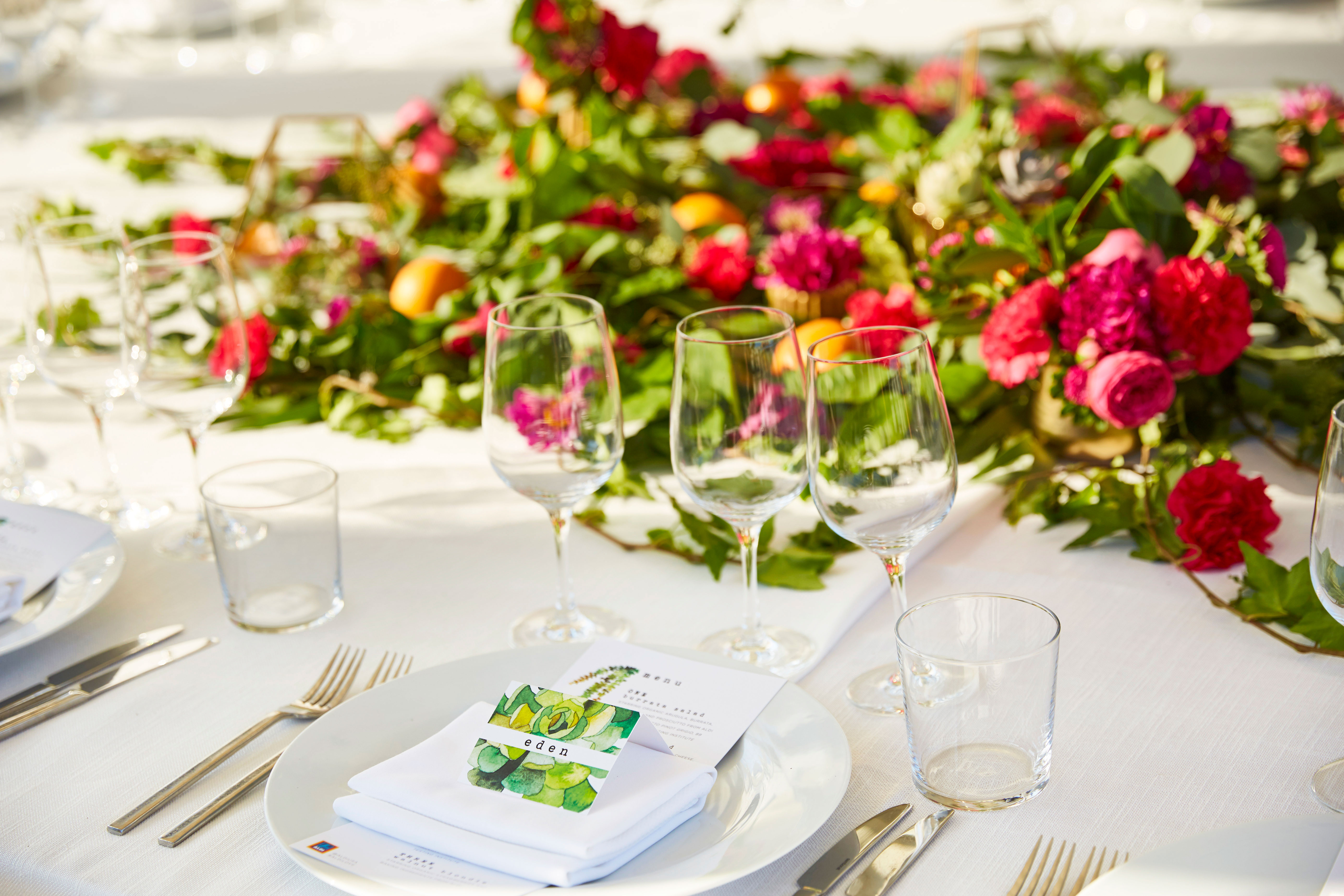 A beautiful place setting with a fresh flower centerpiece.